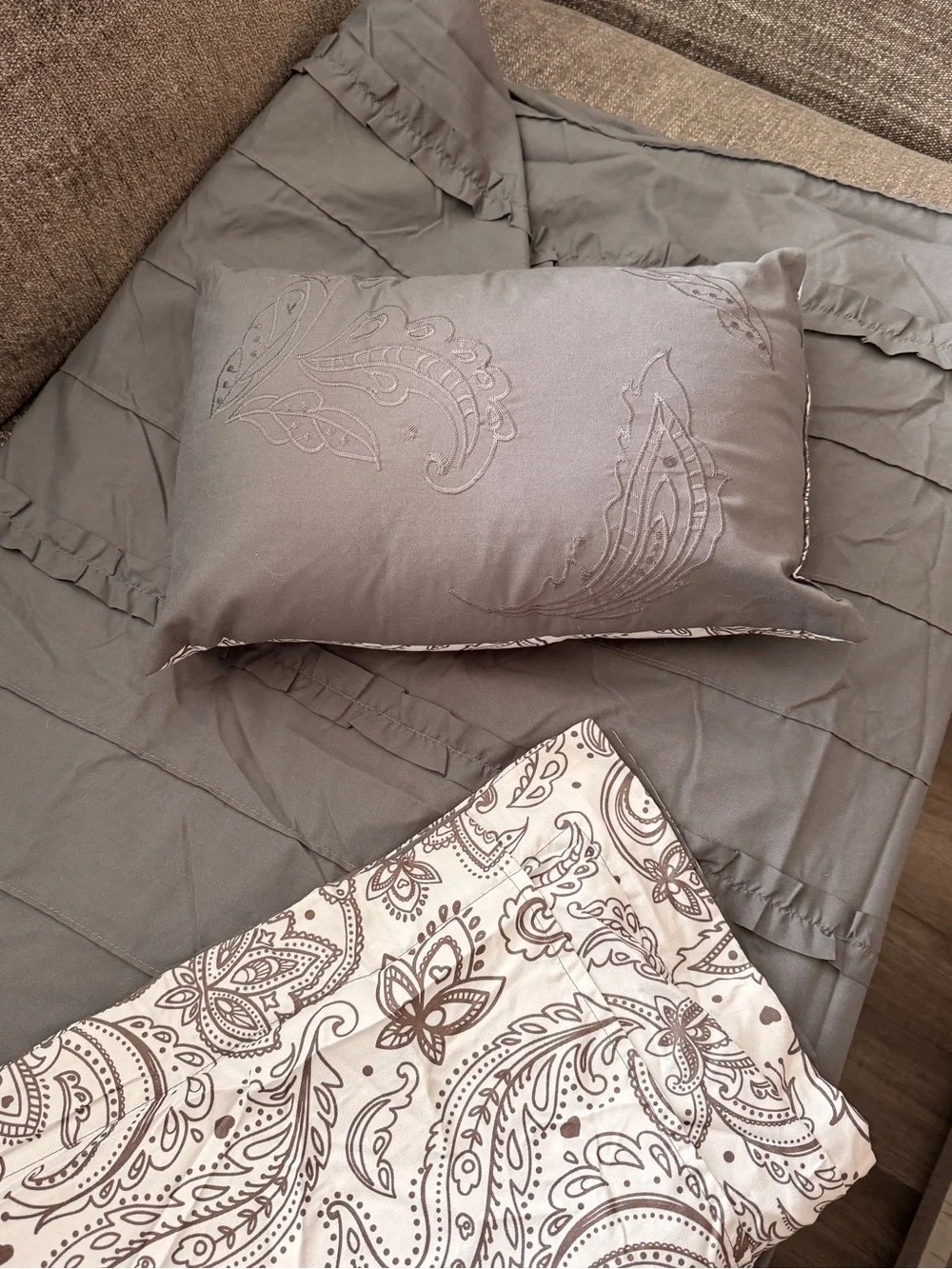Gray Floral Paisley Reversible King Size Duvet Cover Set